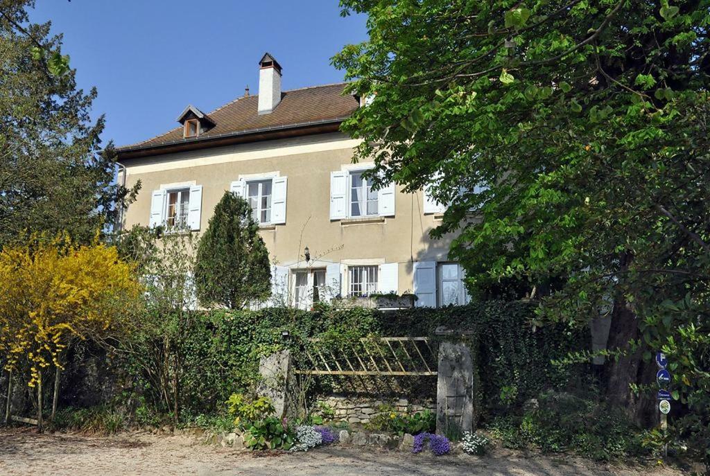 Chateau-Gaillard Corbelin Exterior photo